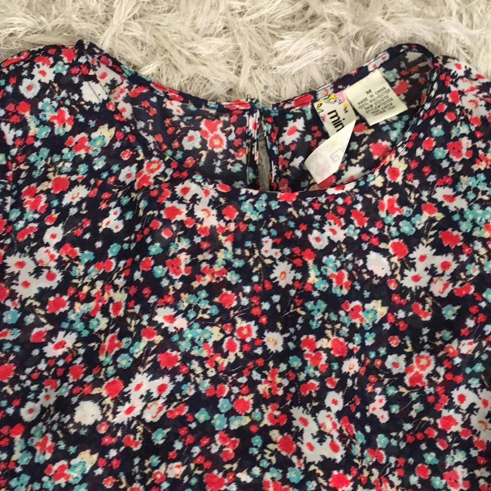 Floral Bell Sleeve top / blouse😍 - Picture 3 of 7